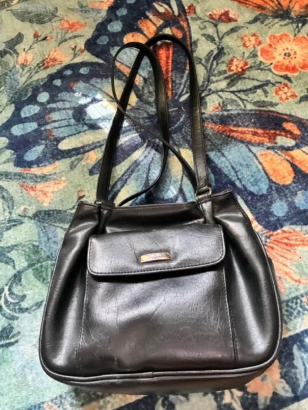 Classic Black Leather Shoulder Bag - Elegant Everyday Tote